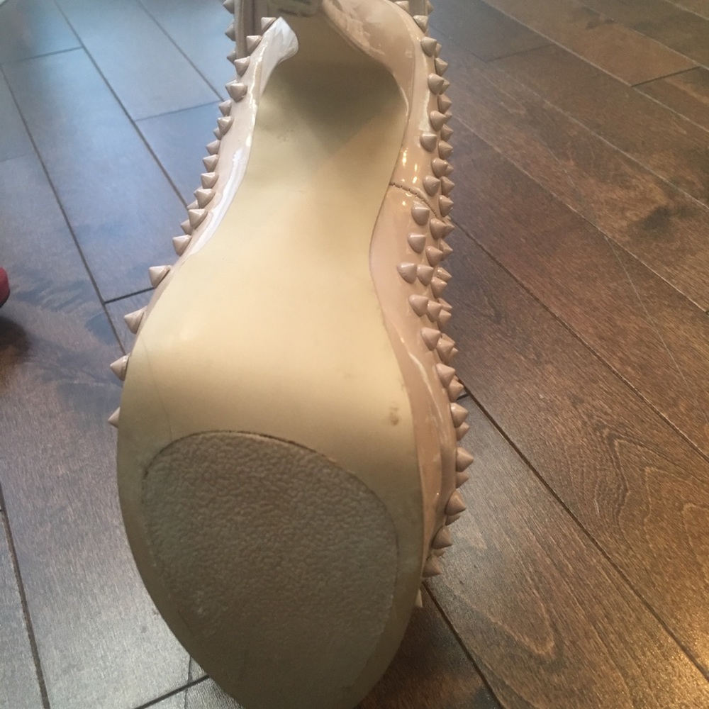 Heels - Picture 3 of 3